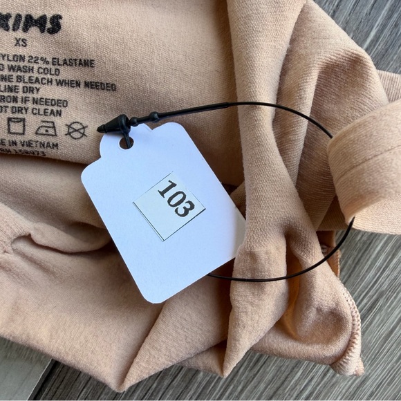 SKIMS Seamless Sculpt Bralette - Picture 4 of 4